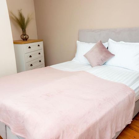Two Bedroom Apartments In Murphys Lodge Banszko Kültér fotó