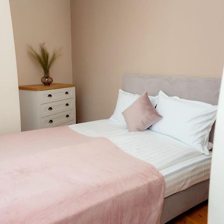 Two Bedroom Apartments In Murphys Lodge Banszko Kültér fotó