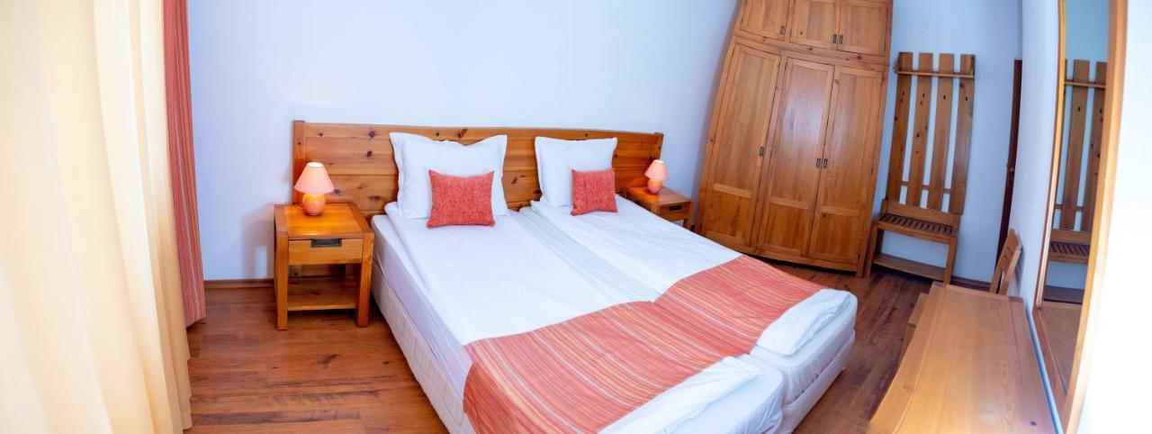Two Bedroom Apartments In Murphys Lodge Banszko Kültér fotó