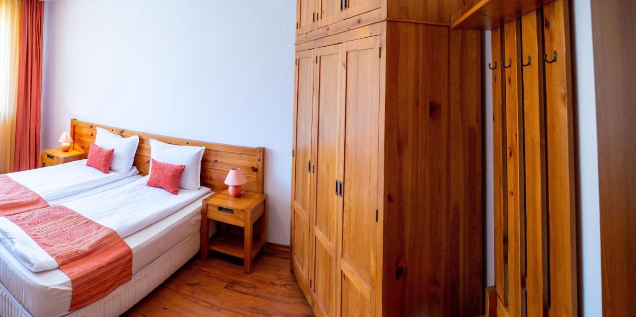 Two Bedroom Apartments In Murphys Lodge Banszko Kültér fotó