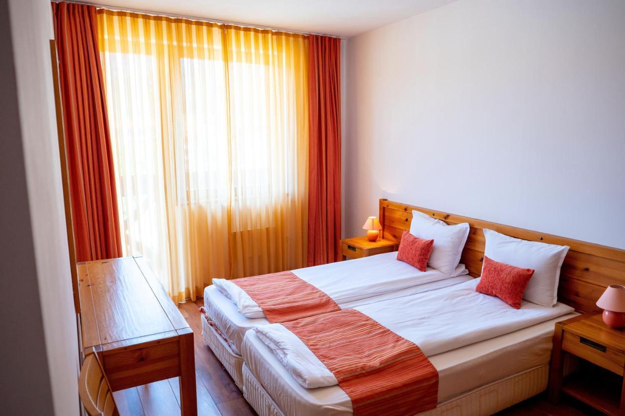 Two Bedroom Apartments In Murphys Lodge Banszko Kültér fotó