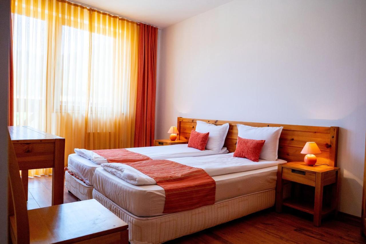 Two Bedroom Apartments In Murphys Lodge Banszko Kültér fotó