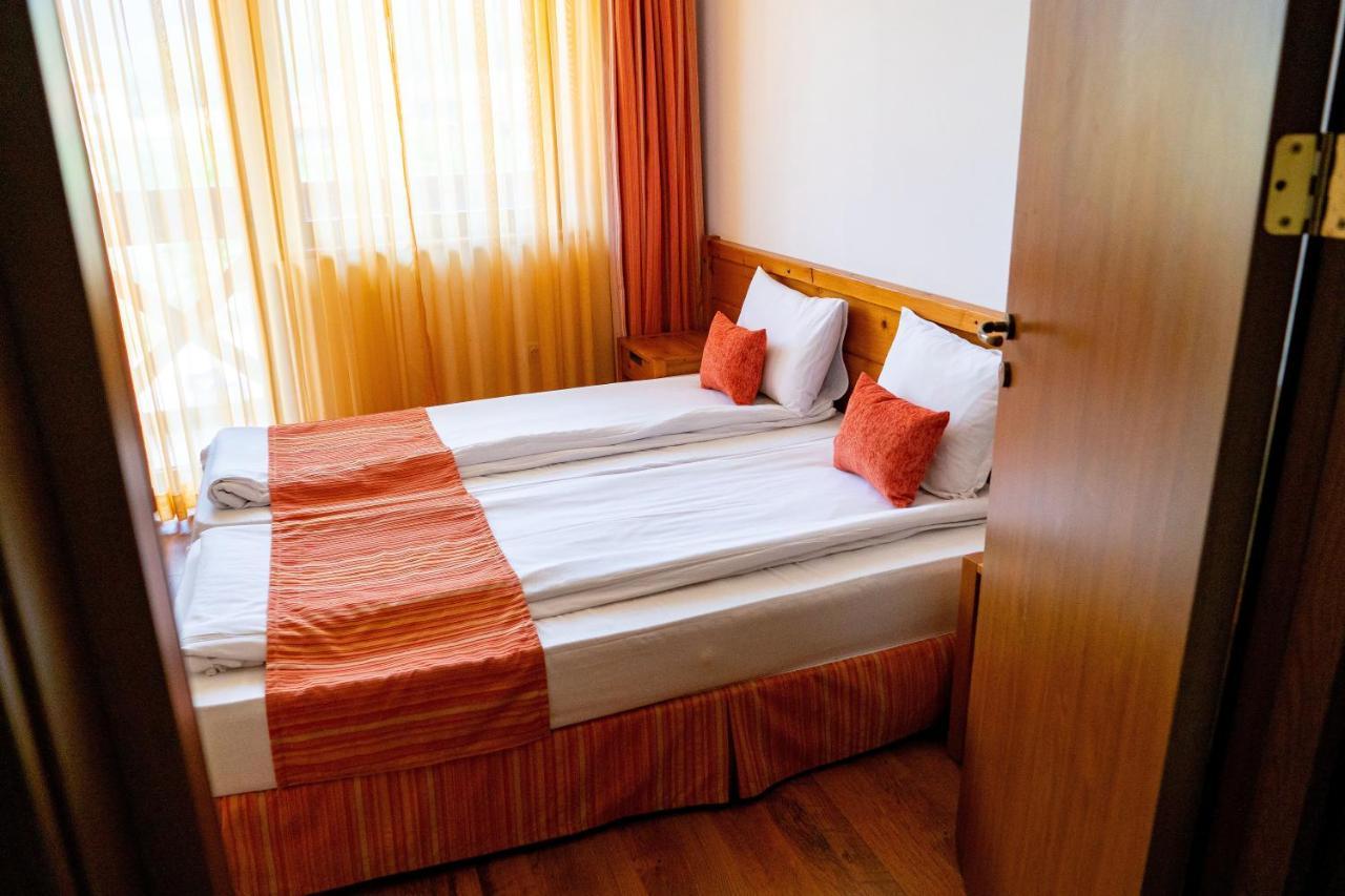Two Bedroom Apartments In Murphys Lodge Banszko Kültér fotó