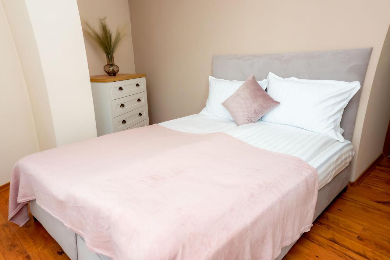 Two Bedroom Apartments In Murphys Lodge Banszko Kültér fotó