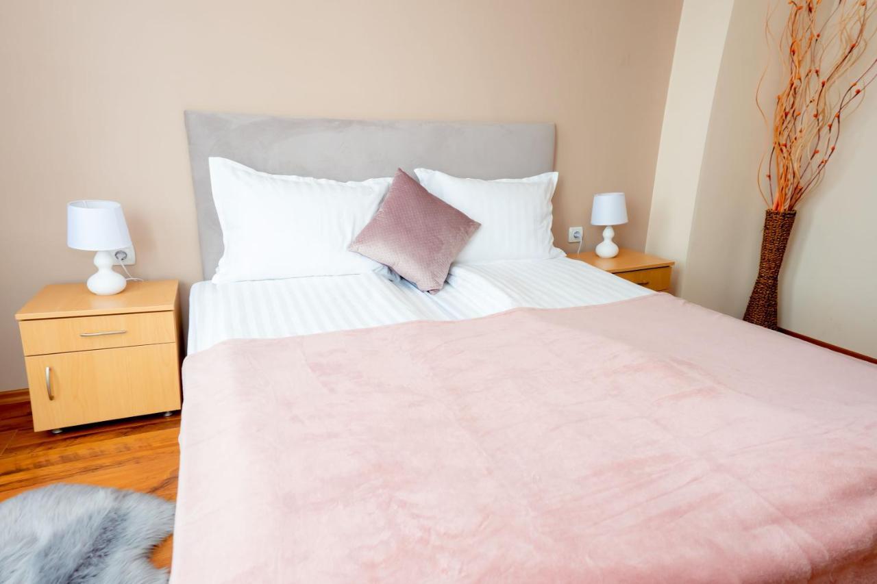 Two Bedroom Apartments In Murphys Lodge Banszko Kültér fotó