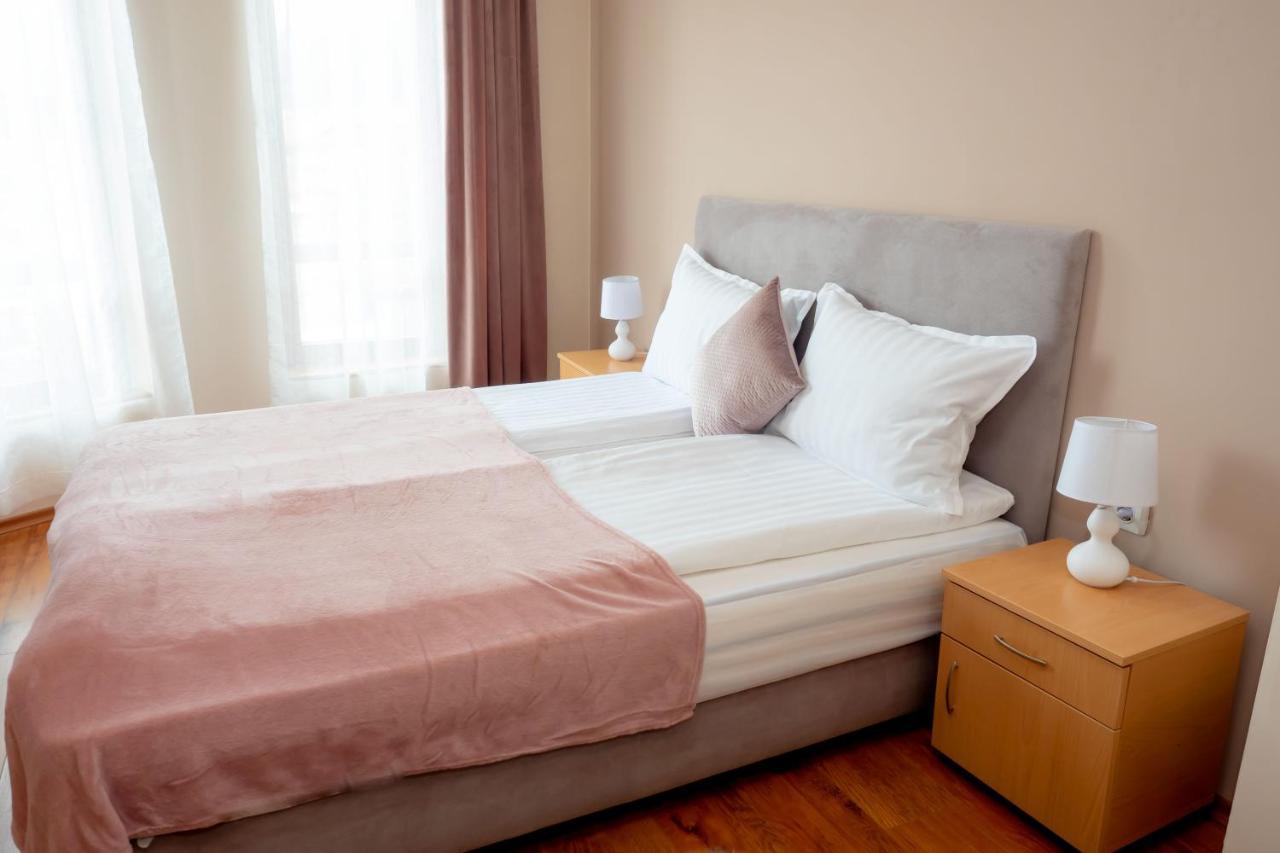 Two Bedroom Apartments In Murphys Lodge Banszko Kültér fotó